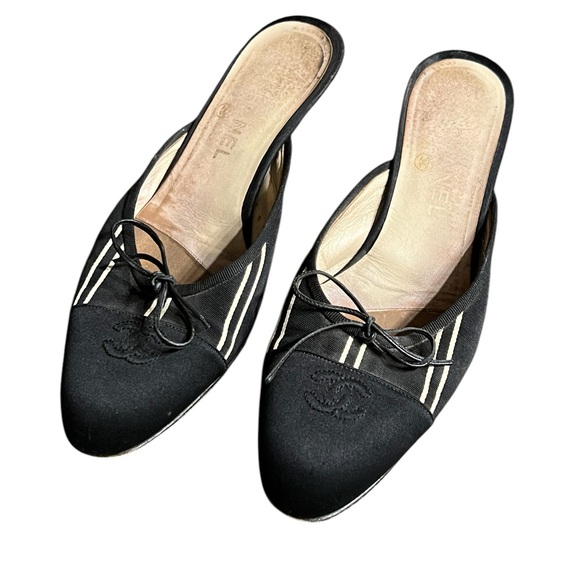 Vintage CHANEL Satin Cap Toe Mule Kitten Heels 39.5 CC Bow AUTHENTIC - Picture 13 of 13